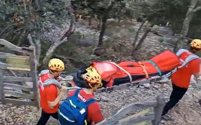 Bombers de Mallorca durant un rescat