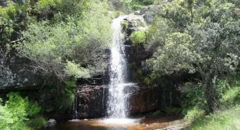 Muere una excursionista al caer 5 metros por una cascada